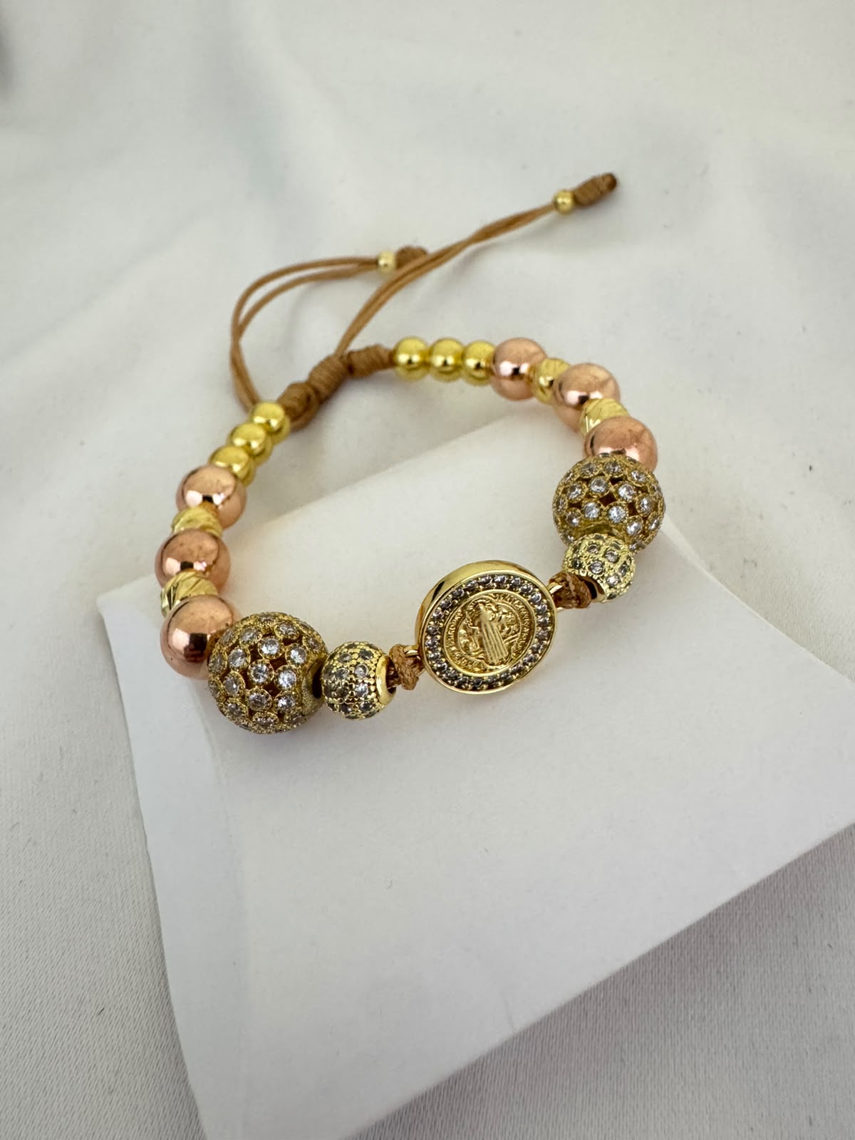 Pulsera San Benito Oro Rosa + Bola de Fuego