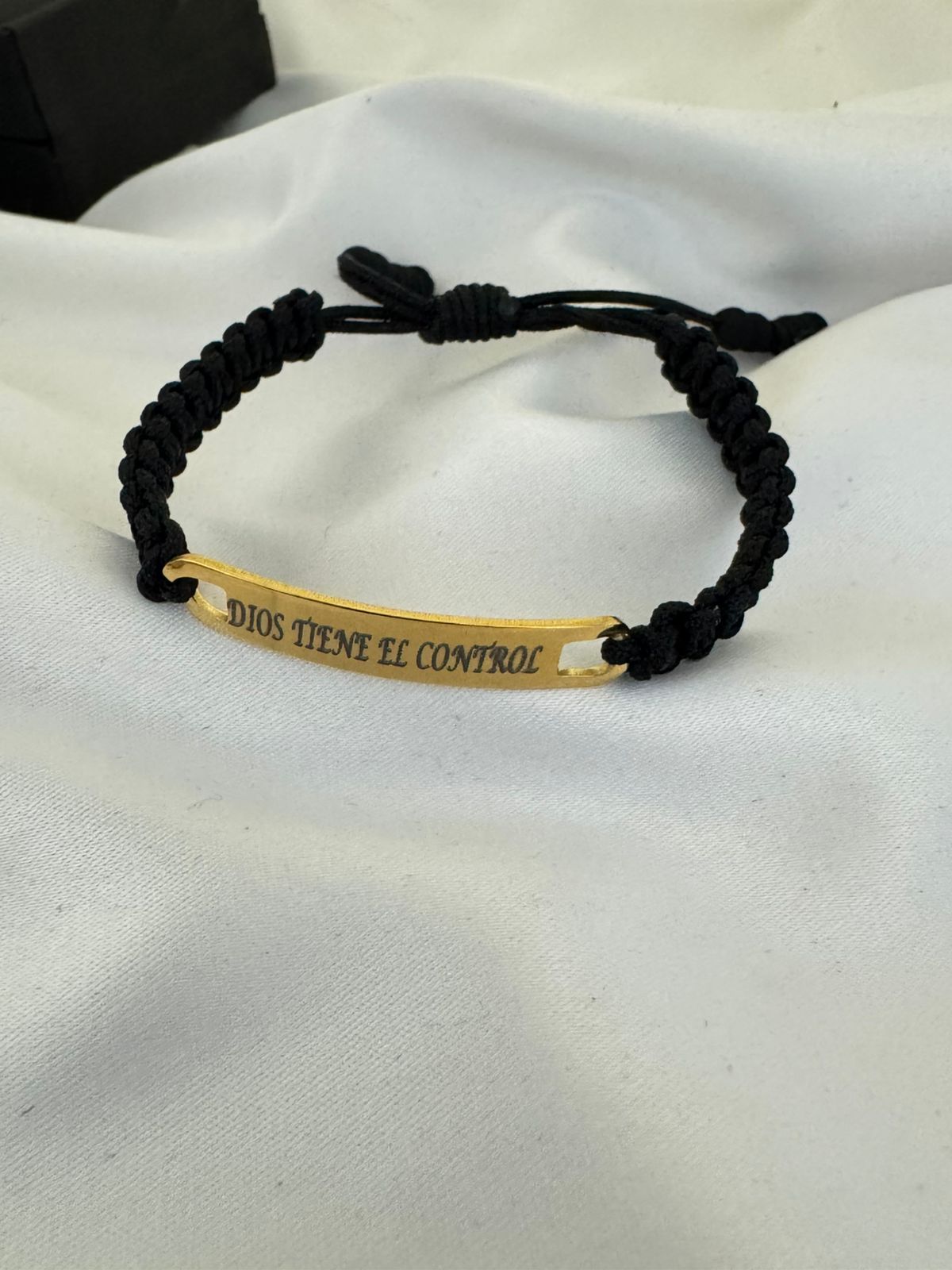 Pulsera Placa "Dios Tiene el Control"
