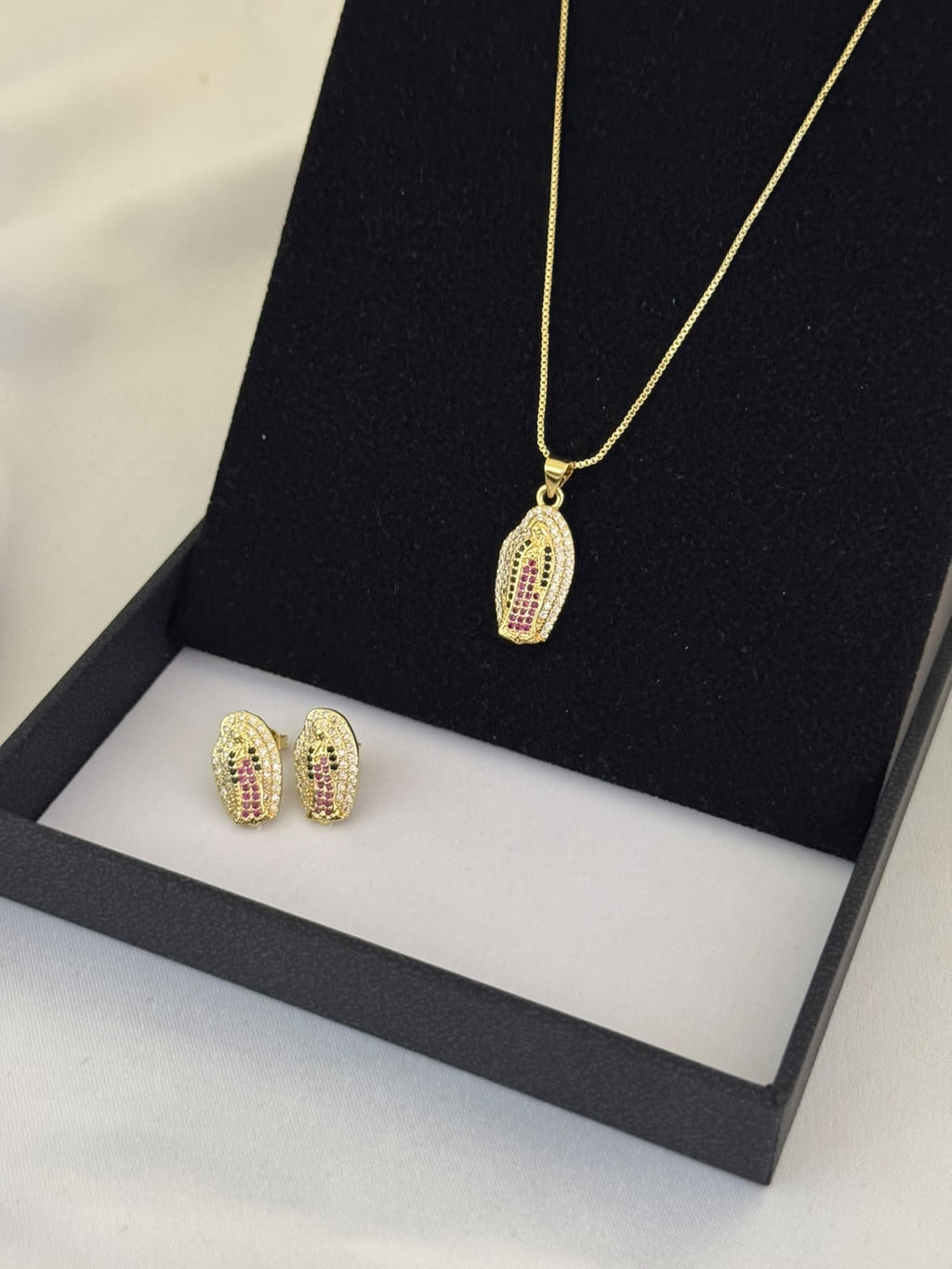 Conjunto Guadalupe: Cadena + Topos