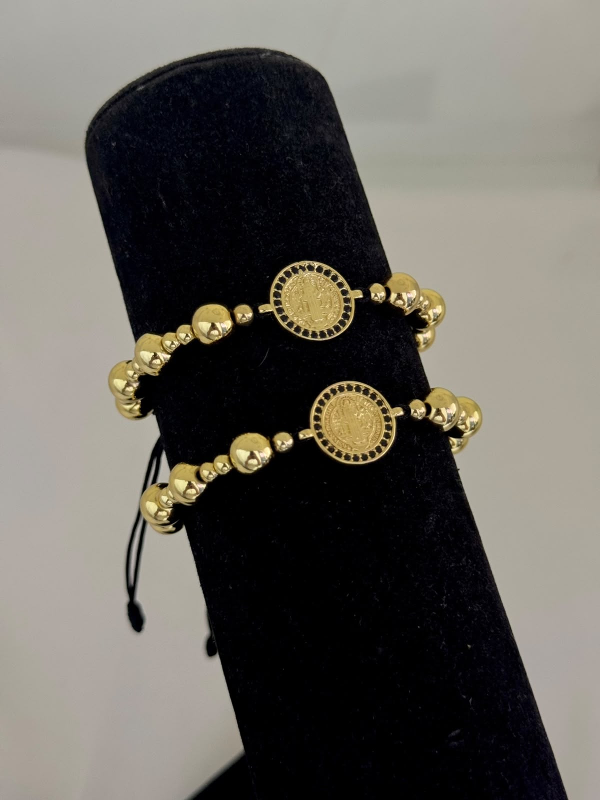 Dúo Pulseras San Benito Detalle Negro