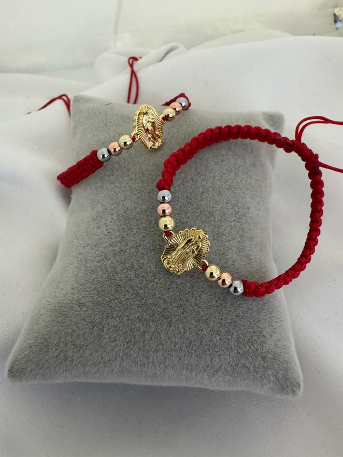 Dúo Pulseras Virgen de Guadalupe Hilo Rojo 3 Oros